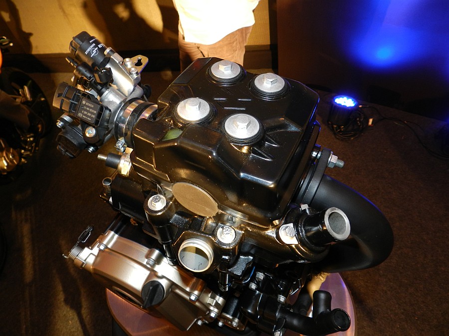Inyección o carburador? Bajaj-pulsar-200ns-engine-01-43e6671